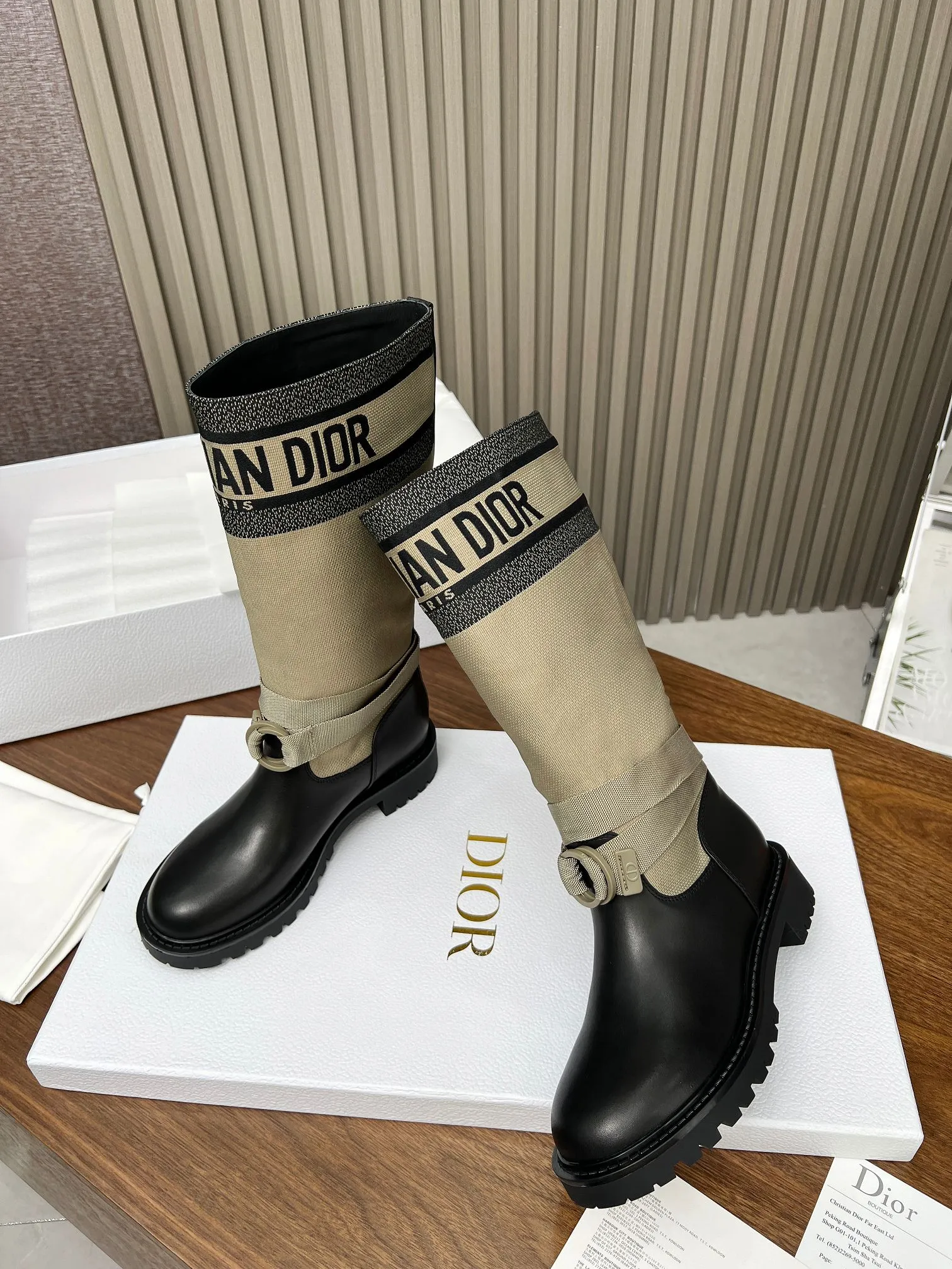 👟👟Ex-factory price 600💯💯Women's shoes, women's clothing, women's shoes, women's clothing, 2024ss highest version Dior Dior autumn and winter boots, retro work boots, slip-on, imported calfskin uppers spliced with the latest imported technology, electric embroidery surface, versatile and slim feet yyds. The shape is three-dimensional and full, full of handsomeness, the upper foot is comfortable, the design style is very novel, perfect details, cool Trendy 💯Trendy outsole Inner lining: Cow lining Outsole: 1:1 molded outsole Heel height: 3.0cm Size: 35-41 (41 customized)